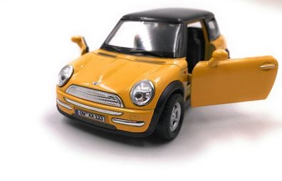 Mini Cooper Modellauto mit Wunschkennzeichen Gelb Maßstab 1:34-39 (lizensiert)