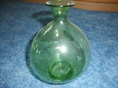schöne einfache Vase ---Rauchglas---grün---Lauscha