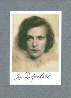 Leni Riefenstahl als Pilotin Ellen Lawrencel, persönlich signierte Autogrammkarte