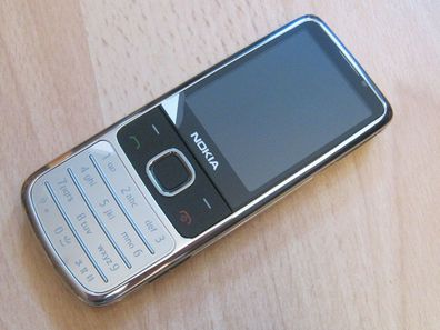 Nokia 6700 classic Chrom / Silber ohne Simlock / ohne Branding TOPP !!!