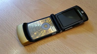 Motorola RAZR V3i Farbe Gold / mit Folie / Klapphandy / ohne Simlock