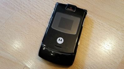 Motorola RAZR V3 black / mit Folie / ohne Simlock mit jeder SIM nutzbar...