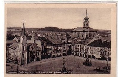 59245 Ak Trautenau Sudetengau Rathaus und Kirche 1944