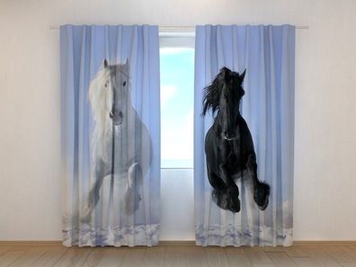Fotogardinen "Weisses und schwarzes Pferde" Vorhang mit 3D Fotodruck, Maßanfertigung