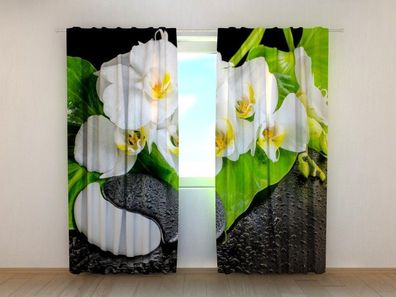 Fotogardinen "Weisse Orchideen und Yin-Yang Steine" Vorhang mit 3D Fotodruck, auf Maß