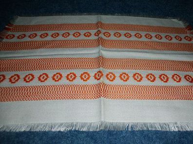 Deckchen aus DDR Zeiten weiß mit farbigen Muster 46 x32 cm