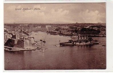 60106 Ak Malta Grand Harbour mit Kriegsschiff um 1910