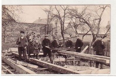 60367 Foto Ak Großpötzschau Baustelle mit Handwerkern um 1920