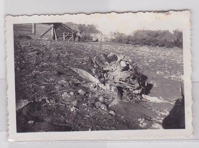45010 Orig. Foto völlig zerstörter Flugzeugmotor mit Propeller 2. Weltkrieg