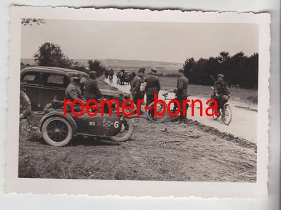 53860 Original Foto PKW und Seitenwagenmotorrad mit Kennung im 2. Weltkrieg