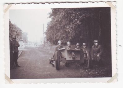 65788 Foto Deutsche Soldaten an PAK Panzerabwehrkanone im 2. Weltkrieg