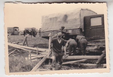 69623 Original Foto Soldaten beim Bau einer Behelfsbrücke 1943