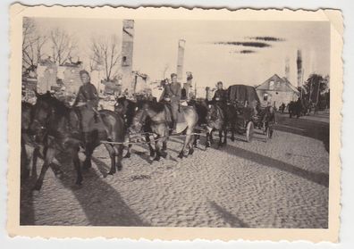 69743 Original Foto Soldaten mit Pferdefuhrwerk auf dem Vormarsch 1941