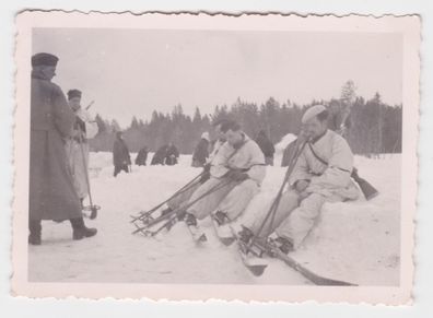 70285 Foto Wehrmacht Skijäger mit Wintertarnanzügen im 2. Weltkrieg