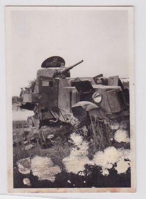 84104 Orig. Foto zerstörter Panzer bzw. Panzerkampfwagen 2. Weltkrieg