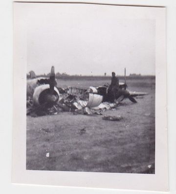 91291 Foto abgeschossenes englisches Flugzeug ? 2. Weltkrieg