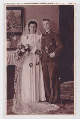 64992 Hochzeitsfoto Ak Unteroffizier mit Orden 2. Weltkrieg