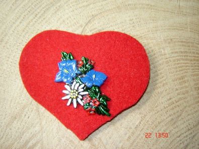 Filzbrosche süßes Filzherz rot Alpenblumen handbemalt Trachtenbrosche handgearbeitet