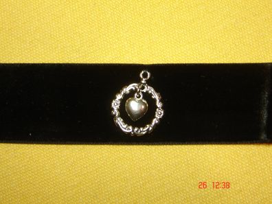 Kropfband mit Herzanhänger Halsband Samtband schwarz Choker Dirndlschmuck p