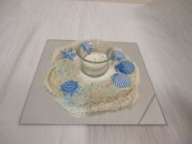 Teelichthalter in Blau Handarbeit Muschel-steine auf einem Spiegel