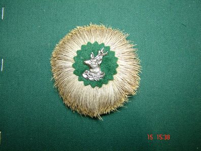 Rehradl mit Rehbock Kopf auf grünem Filz bayrische Trachtenhut Hutfeder Hutschmuck p