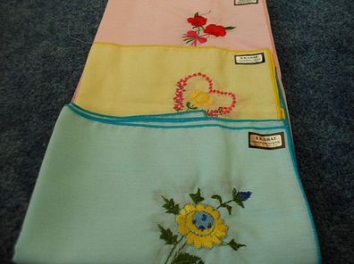 12 Taschentücher mit bestickten Blumenmotiv