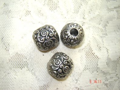 3 Stück große Perle Metalloptik mit Ornament 2,5cm lang 2,3cm Durchmesser