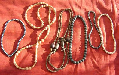 6 Stück verschiedene Ketten Perlen aus Holz od Kork schwarz braun blau Nr 2515