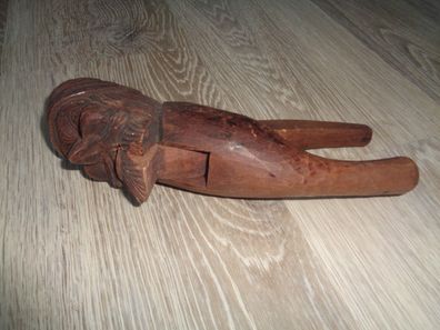 uralter Nussknacker aus Holz geschnitzt mit Gesicht