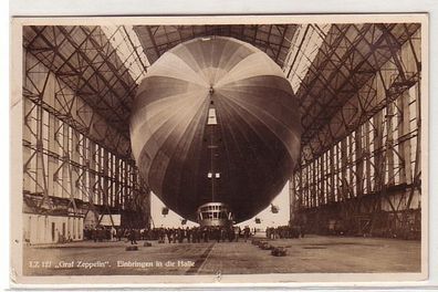 29136 Ak Luftschiff LZ 127 "Graf Zeppelin" Einbringen in der Halle um 1930