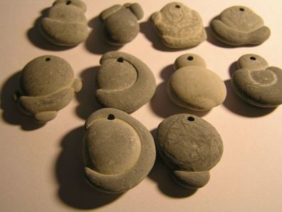Feensteine, Fairy Stones, gebohrt, verschiedene Exemplare