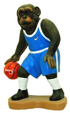 Basketballer Affe lebensgroß 65cm für draußen aus Polyresin