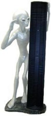 Alien mit CD-Ständer III mit CD-Ständer lebensgroß 130cm für draußen aus Polyresin