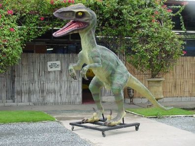 Saurier T-Rex lebensgroß 210cm für draußen aus GFK