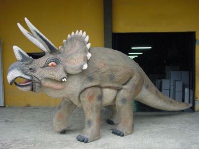 Saurier Triceratops groß lebensgroß 240cm für draußen aus GFK