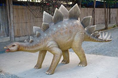 Saurier Stegosaurus klein lebensgroß 205cm für draußen aus Polyresin