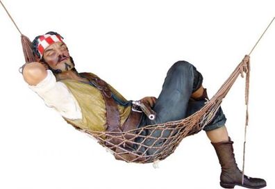 Pirat Charlie liegend in Hängematte lebensgroß 64cm für draußen aus GFK