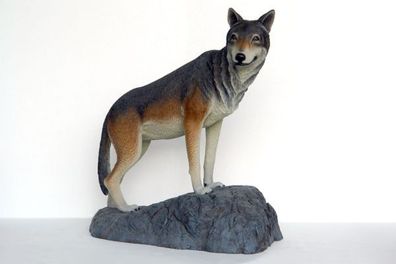 Wolf auf Felsen lebensgroß 122cm für draußen aus GFK
