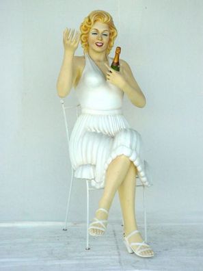 Marilyn Monroe Double sitzend mit Sektflasche lebensgroß 142cm für innen aus GFK