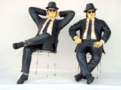 Blues Brothers sitzend lebensgroß 142cm für draußen aus GFK