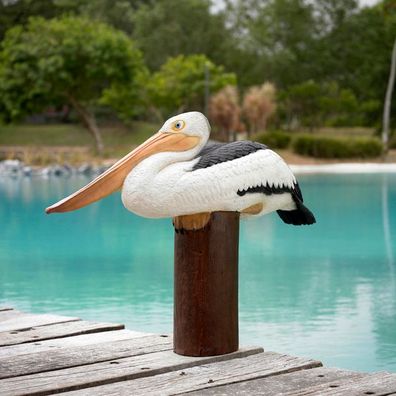 Pelikan auf Säule lebensgroß 74cm für draußen aus Polyresin