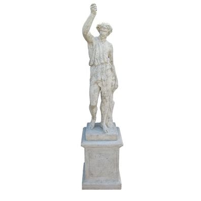 Löwenjäger auf Base lebensgroß 232cm für draußen aus GFK