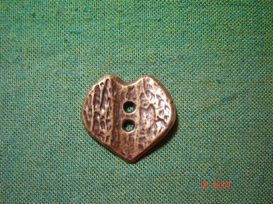großer Knopf großes Herz Zierknopf 4cm altmessingfarben
