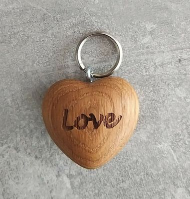 Schlüsselanhänger Herz mit Wunschgravur - aus geöltem Kirschholz