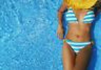 XXL Poster 100 x 70cm Sexy Frau im Bikini Holiday relax (SF208) Gerollt