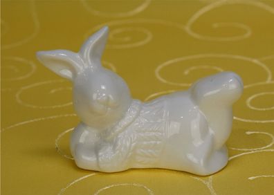 Ostern Porzellan Hasenfrau liegend 8,4x4,6x7cm, weiß glasiert Osterhase