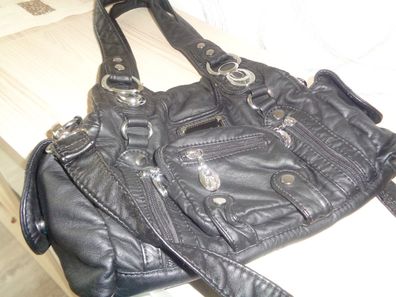 kleine Handtasche/ Schultertasche in schwarz mit vielen Details