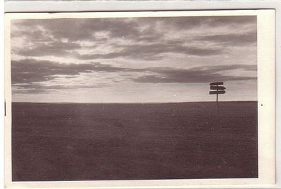 39081 Foto Ak Leski Polen Karpathen Wegweiser vor Horizont im 2. Weltkrieg