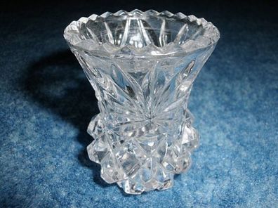 kleine Vase aus Kristall mit geschliffenen Muster