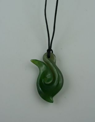 Maori Jade Fishhook Carving aus Neuseeland mit Schmuckbox